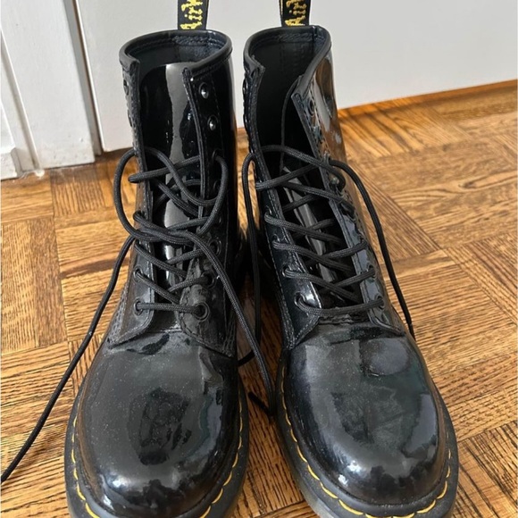 New Doc Martens Patent Leather Size 7 - Picture 3 of 3